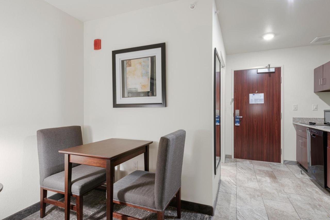 Cobblestone Hotel & Suites - Urbana المظهر الخارجي الصورة