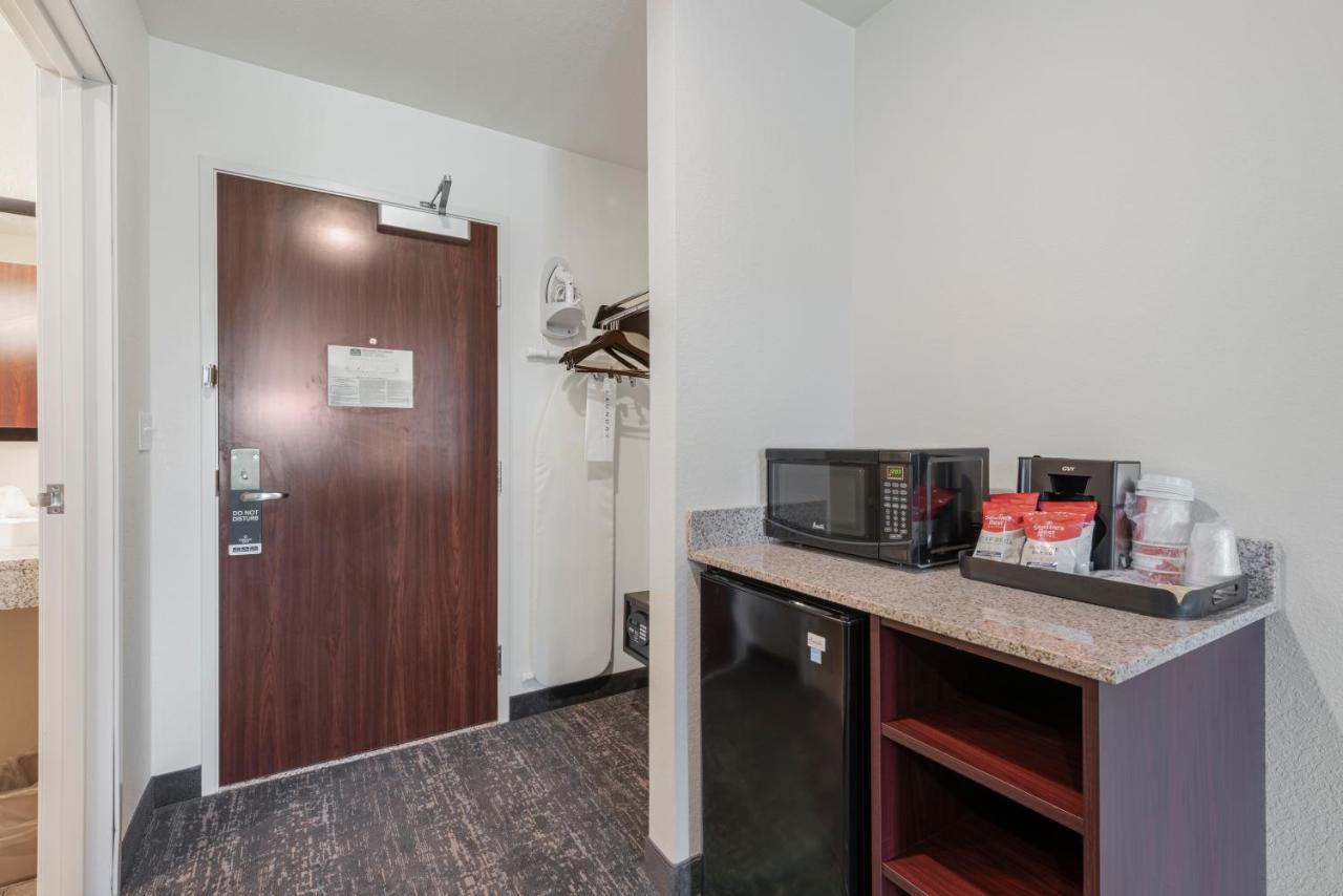 Cobblestone Hotel & Suites - Urbana المظهر الخارجي الصورة